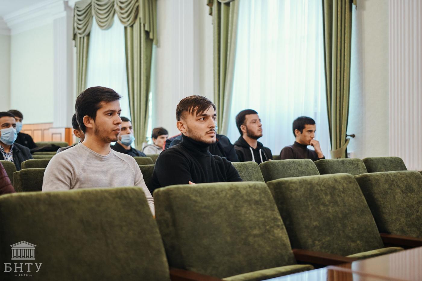 Встреча иностранных студентов с представителями посольства и МВД
